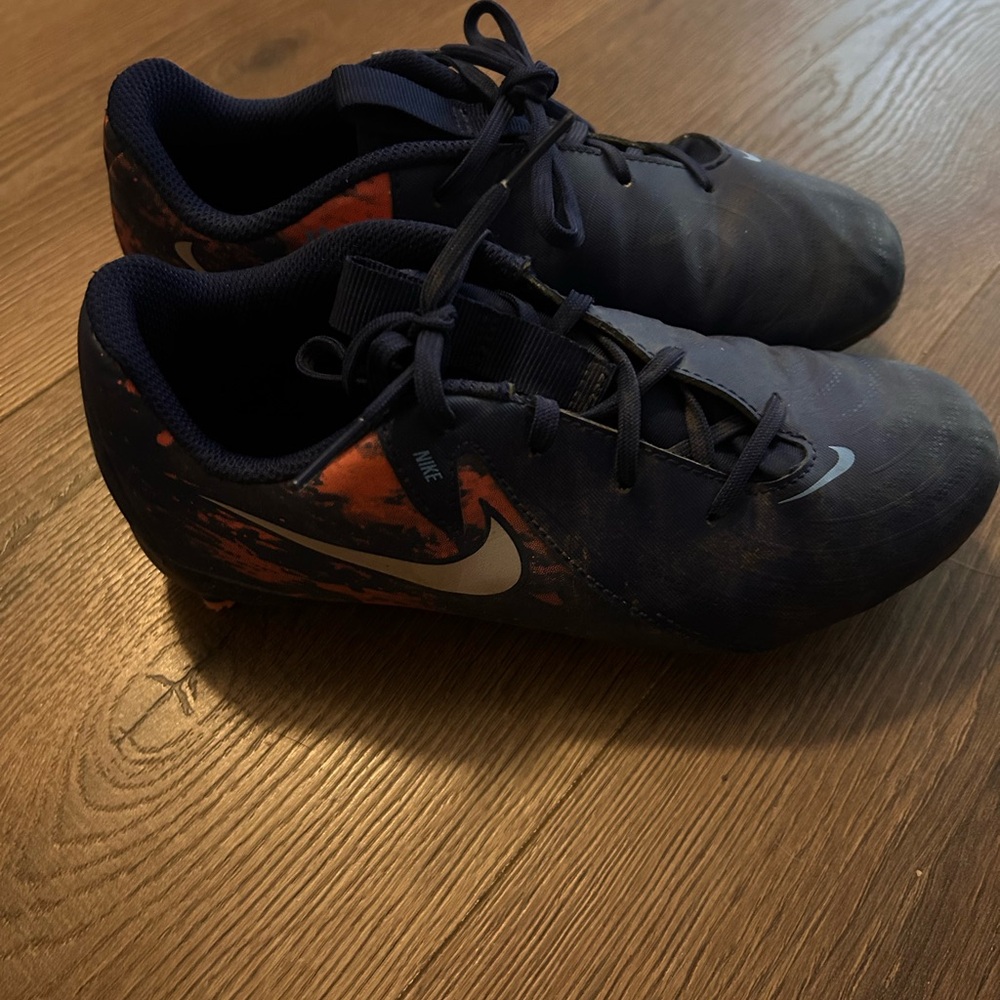 Nike Kids' Navy and Coral Soccer Cleats